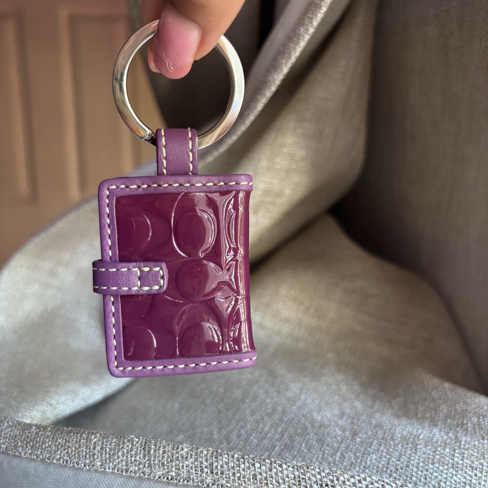 Vtg Coach Purple Heart Signature  Photo Frame Keychain Purse Charm FOB - Picture 2 of 3